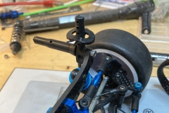 TAMIYA-TRF420-horizontaler-Karohalter-01-gekuerzter-Halter