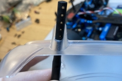 TAMIYA-TRF420-horizontaler-Karohalter-03-Karo-Loch